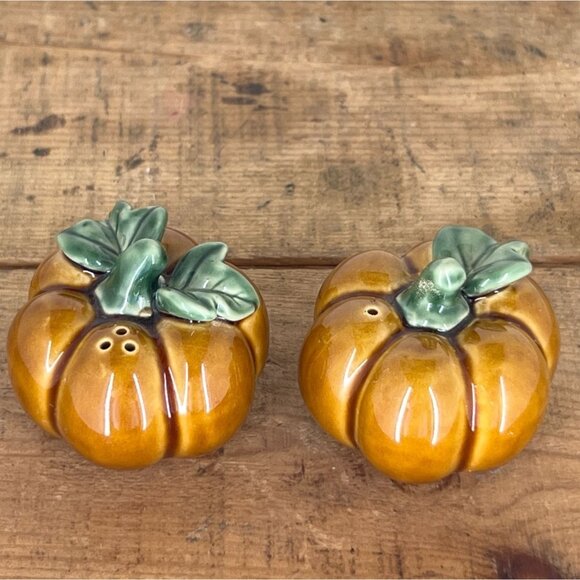Vintage Pumpkin Salt and Pepper Shakers - Retro Kitchen Decor Must-Haves - Picture 1 of 7